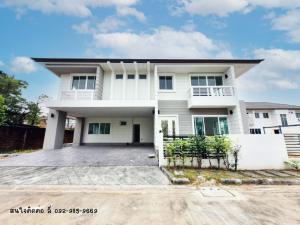 For SaleHousePattanakan, Srinakarin : Single house for sale, Rama 9, Krungthep Kreetha, Nusasiri Village, Rama 9 Wongwaen, 2-story house, wide front house, inside back, new, first hand, size 106.3 sq m, 360 sq m, 5 bedrooms, 5 bathrooms.