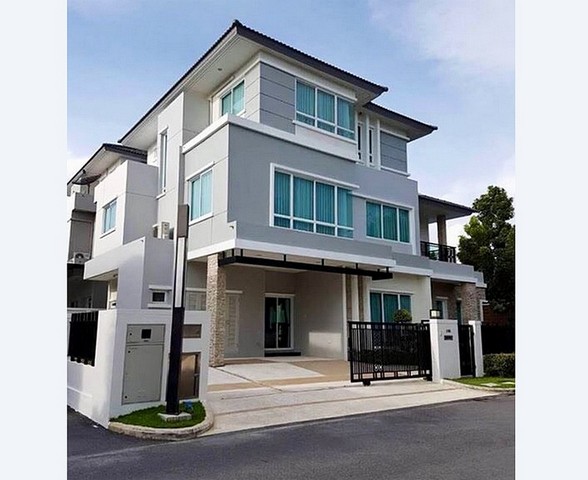 For RentHousePattanakan, Srinakarin : Code C6121, luxurious 3-story detached house for rent, Grand Bangkok Boulevard Project, Rama 9-Srinakarin, Krungthep Kreetha.