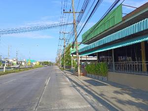 For RentShophouseNakhon Si Thammarat : One-story building for rent next to the main road.