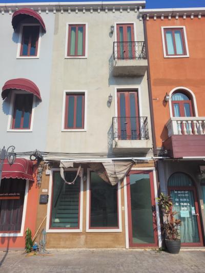 For SaleShophouseKasetsart, Ratchayothin : Commercial building for sale, Venice The Iris Watcharapol, 158.4 sq m., 20.7 sq m.