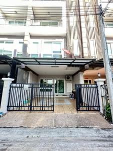 For RentTownhousePattanakan, Srinakarin : Home office for rent, 50 meters from Suan Luang Rama 9 BTS Station, Soi Srinakarin 42, with air conditioning in every room, 5 bedrooms, 4 bathrooms, 36,000/month.