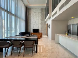 ให้เช่าคอนโดสุขุมวิท อโศก ทองหล่อ : Duplex penthouse fully furnished 164sq.m 3bed unit on high floor unit for rent