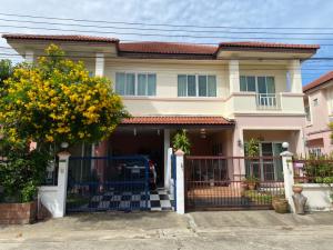 For SaleHouseRathburana, Suksawat : For Sale Semi-detached house, Kanokkul Village, Pracha Uthit 72, size 38.2 square wah, excellent condition, only 3,500,000 baht. Interested in making an appointment to view, contact Line ID minniemah.