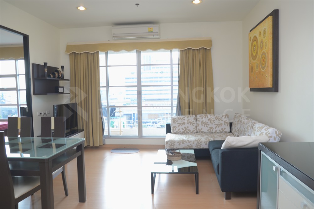 For RentCondoRatchathewi,Phayathai : Urgent rental, just available! Baan Klang Krung, 1 bedroom, 55 sq m. Rental price 20k/mo. If interested, contact 065-242-6835 Khun Gift.
