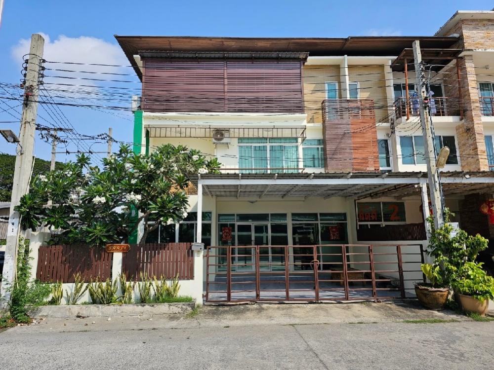 For RentHome OfficeRamkhamhaeng, Hua Mak : For Rent - Home Office, 3 floors, newly renovated, Soi Ramkhamhaeng 43/1 or Lat Phrao 112, convenient travel, can enter and exit from the road along the Ramintra-Ekkamai Expressway.