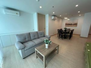 For RentCondoSilom, Saladaeng, Bangrak : Condo for rent Silom Suite Sathon12, large room, corner room with balcony, ready to move in.