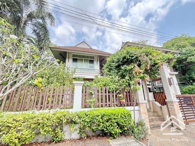 For SaleHousePattaya, Bangsaen, Chonburi : Single house for sale, 110 wa, decorated in Lanna style, good weather, cool breeze, next to Nong Kho Reservoir.