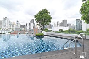 ขายคอนโดนานา : 15 Sukhumvit Residences / 3 ห้องนอน 2 ห้องน้ำ 137  ตร.ม. โทร 0623697282