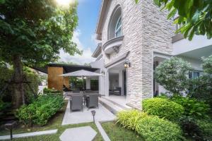 For RentHouseKasetsart, Ratchayothin : Code C6023 For rent and sale, 2-story detached house, corner house, Nantawan Project. Ramintra-Phahon 50 The house is beautifully decorated and ready to move in.