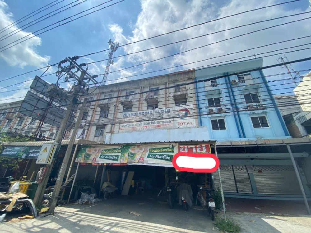 For SaleShophouseBangna, Bearing, Lasalle : Urgent sale, commercial building, 6 units, price lower than market price. Bangna-Trad area, km.10, only 2 km. from Mecca, only 60 million baht.
