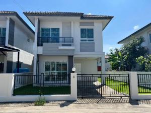 For SaleTownhouseMin Buri, Romklao : Want to sell urgently❗ Second-hand house, new condition, never lived in, beginning of the project, view of the garden behind the house.