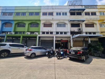 For SaleShophouseSeri Thai, Ramkhamhaeng Nida : Commercial building for sale in Sinthaneewamin Village 101, area 396 sq m., 22 sq w, 4.5 floors, suitable for living or office use.