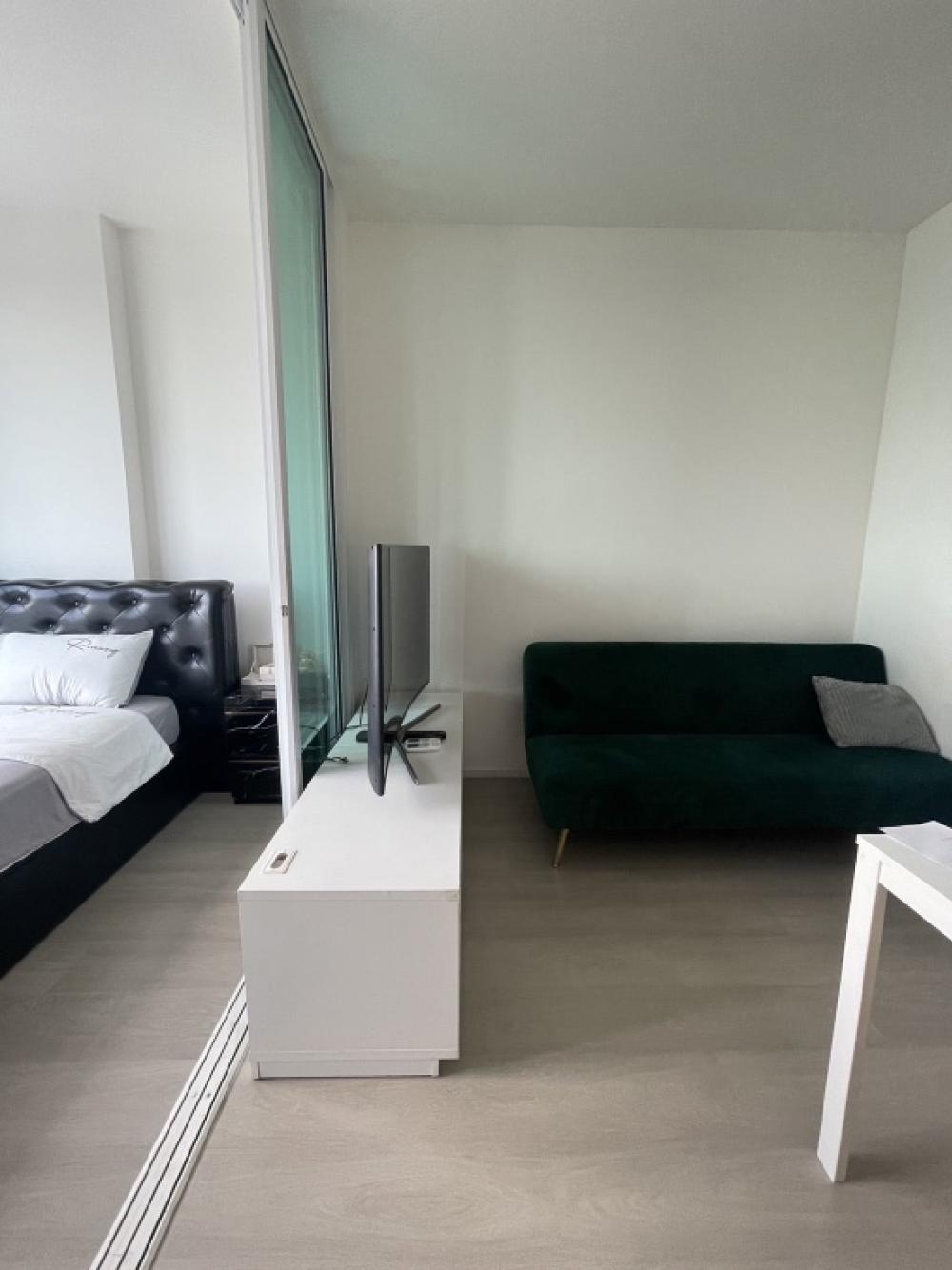 For RentCondoPinklao, Charansanitwong : For rent: Delapis Charan 81, 1 bedroom, MRT Charan Pinklao, available room, ready to move in immediately. You can make an appointment to see the actual room every day. Tel:086-888-9328
