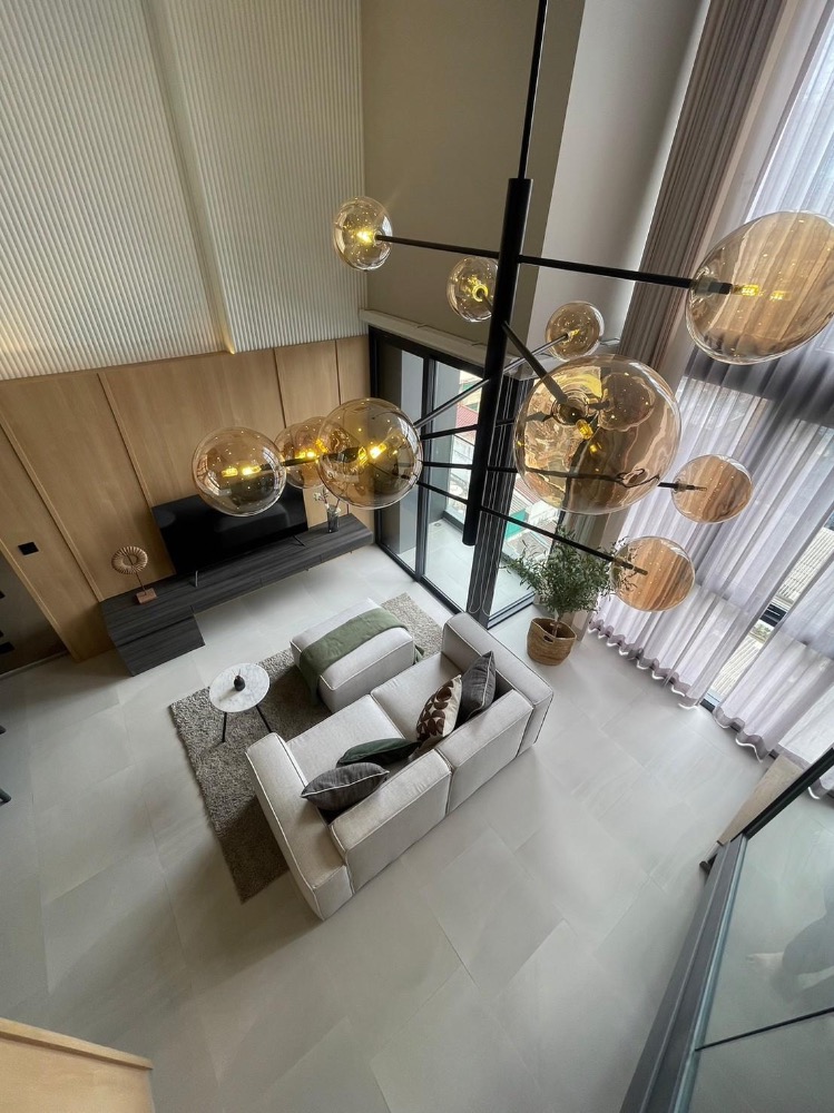 ขายคอนโดสยาม จุฬา สามย่าน : สุดคุ้ม!! 1 BR Loft ใหญ่ 51 ตร.ม. แต่งครบ ใกล้สยาม จุฬา ราคาพิเศษเพียง 8.516 ล้าน เท่านั้น ติดต่อ ไลน์: aumm1.1.1