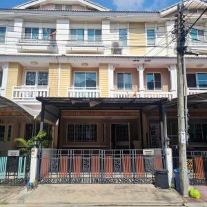For SaleTownhouseRama 2, Bang Khun Thian : House for sale, Park Gallery Rama 2-Phutthabucha, 3-story townhome, built-in throughout, beautiful house, nice to live in, free common fees for 1 year. Near Rama 2 Road, only 1 kilometer.
