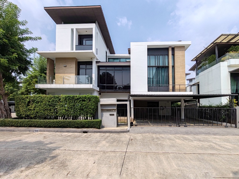 For SaleHouseKaset Nawamin,Ladplakao : 3-story detached house for sale, modern style, Nirvana Beyond Kaset-Nawamin Village, next to the main road, beautifully decorated, land size 78.3 sq m, usable area 400 sq m, 4 bedrooms, 4 1 bathroom, living room, 3 car parking spaces