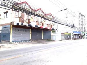 For SaleShophouseChaengwatana, Muangthong : Commercial building for sale, good location, 2 units and 1 house (pink train line Sanambin Nam Station), Mueang District, Nonthaburi Province, total land area 111 square wah, cheap price lower than market price, only 14 million, if interested call 099-123