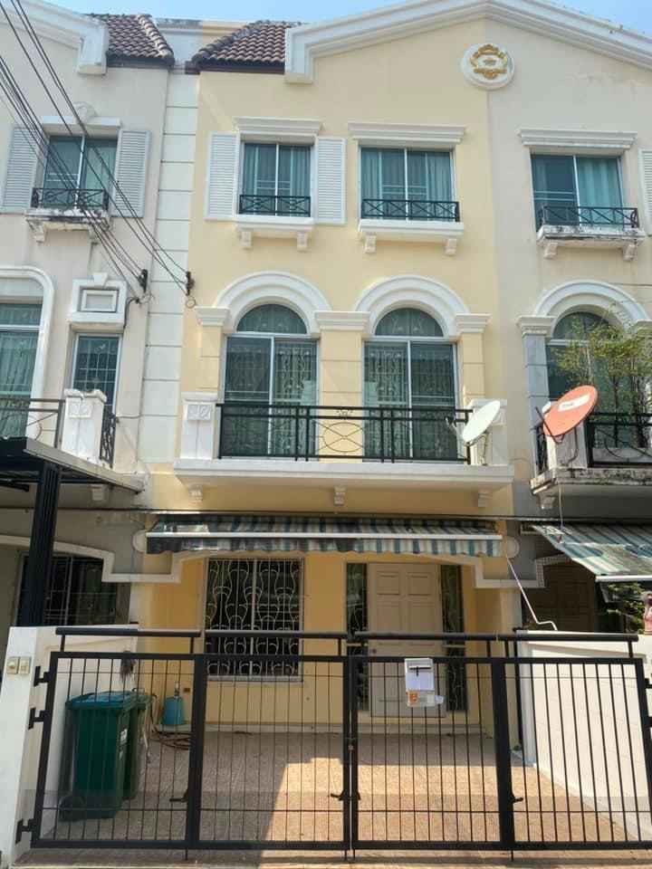 For RentTownhouseKaset Nawamin,Ladplakao : B807 3-story townhome for rent, house in the middle of Swisstown. Kaset Nawamin Soi Prasertmanukit 25