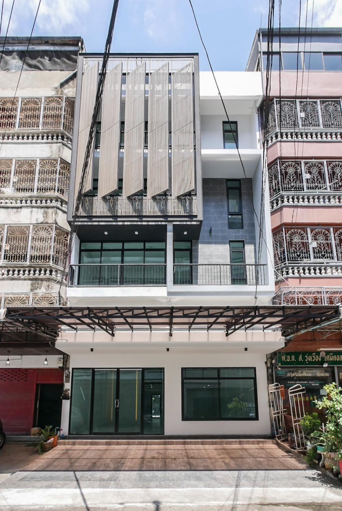 For SaleHome OfficeOnnut, Udomsuk : 🚩NEW Home Office 4.5 floors, Soi On Nut 10, prime location 🚅near BTS On Nut, walk from People Park only 190 m. Fully decorated in premium style, ready to make an appointment to view.