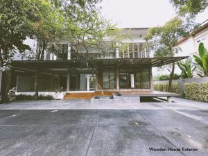 For RentOfficeRatchadapisek, Huaikwang, Suttisan : For rent✨Office building Ratchada 32 ⭕Area: 231 square meters ⭕Usable area: 1,200 square meters