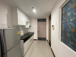For SaleCondoRatchathewi,Phayathai : Condo for sale Supalai Ptremier Rachthewi, balcony facing west, swimming pool view, good price.