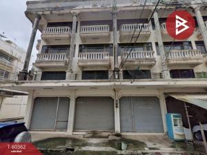 For SaleShophouseChachoengsao : Urgent sale, 3-story commercial building, 2 units, Phanom Sarakham District, Chachoengsao.