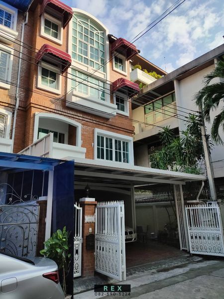 For SaleTownhouseSathorn, Narathiwat : For Sale 5-storey Townhouse with Elevator on Yen Akat Road, 46.7 sq.wa, 575 sq.m. - 4 bedrooms + 2 maid's rooms, near Sathorn, Rama 4 rd.