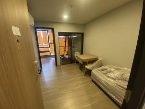 For RentCondoRatchadapisek, Huaikwang, Suttisan : Available for rent at the end of the month, new room, near Ratchada 19 BTS.