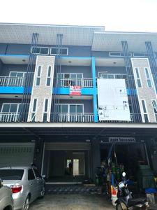 For SaleShophousePattaya, Bangsaen, Chonburi : sss461 Cheap sale, 3.5-story commercial building, Ban Kao Road, Phan Thong District, near Amata Nakorn Industrial Estate.