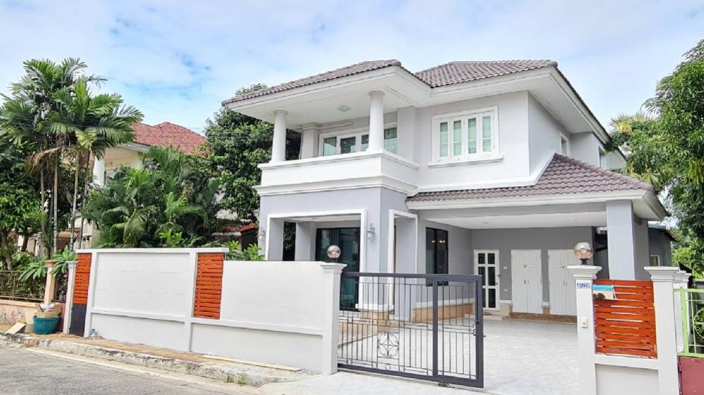 For SaleHouseMin Buri, Romklao : Big house 70 sq m, 280 sq m, owner selling it himself, price 6.2 million, Minburi, there are buses 2km., Pink Line BTS station. Minburi Market Station Nirunsiri Village No. 1, Samwa Road, there is a bus in front of the village going to the BTS station. Th