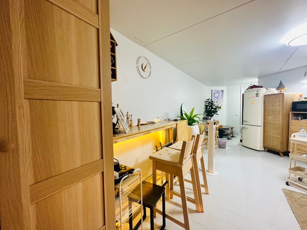 For SaleCondoChaengwatana, Muangthong : Popular Condo for sale in Muang Thong Thani, Building T11, 14th floor, size 32.84 sq m, 1 bedroom, outside view, good breeze, newly renovated, beautiful room, ready to move in.
