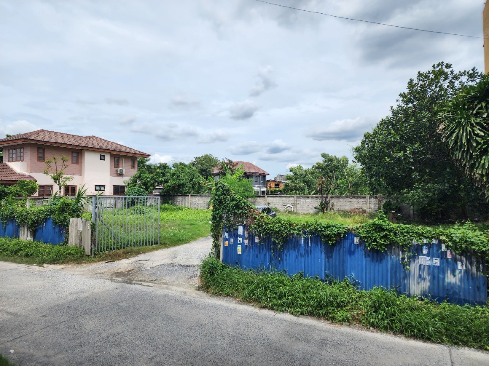 For RentLandOnnut, Udomsuk : Land for rent, Soi Wachiratham Sathit 11, Sukhumvit Road 101/1, near True Digital park.