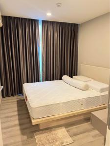 For RentCondoBangna, Bearing, Lasalle : FOR RENT>> Attitude Bearing>> Newly painted room, very beautiful, close to St. Andrews International School, only 850 meters #LV-M076.