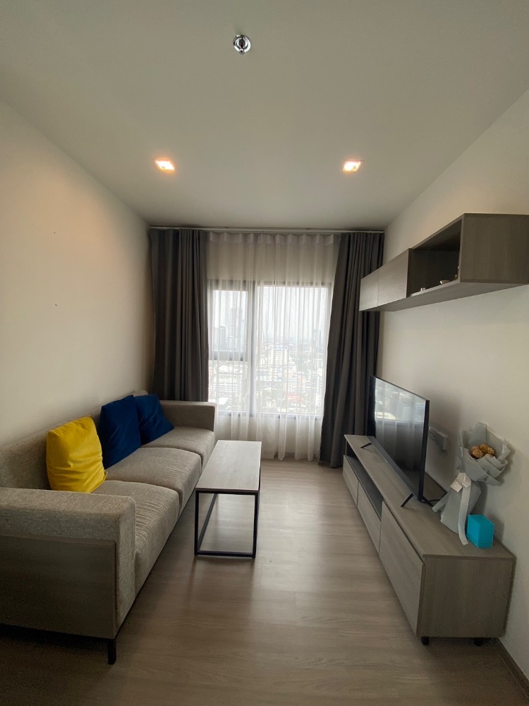 For RentCondoRama9, Petchburi, RCA : Condo for rent The Base Phetchaburi-Thonglor Condo fully furnished, ready to move in, close to Thonglor 400 meters, Shuttle service available. Van free pick-up and delivery service at MRT Phetchaburi!!