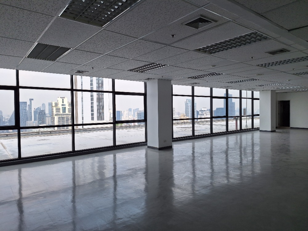 For RentRetailSukhumvit, Asoke, Thonglor : Space for rent on top floor of businessn. Suitable for restaurants, cafes, bakeries, luxury coffee shops, spas and beauty clinics.