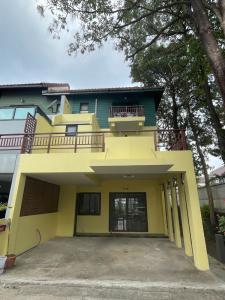For RentHousePattanakan, Srinakarin : Urgent for rent 💥3-story townhouse, Baan Suan Rim Klong Project, Krungthep Kreetha 👉Add Line @rentbkk