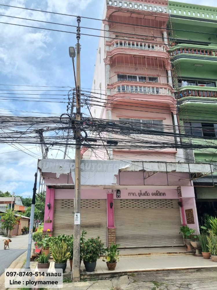 For RentShophouseChokchai 4, Ladprao 71, Ladprao 48, : Commercial building for rent, corner unit, next to the main road, 2 units, 4 floors, plus 1 building behind, Satri Witthaya Road 2, Soi 8, good location.