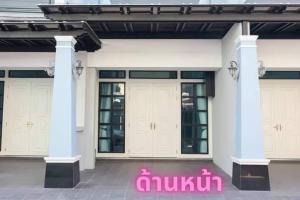 For SaleShophouseCha-am Phetchaburi : Commercial building, only 50 meters from Cha-am beach, decorated and ready to move in with furniture.
