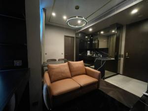 For RentCondoSukhumvit, Asoke, Thonglor : Luxury condo for rent, THE ESSE Sukhumvit 36, highest floor of this size room, unblocked view, fully furnished, ready to move in.