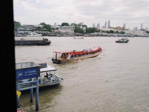 For RentRetailRama 8, Samsen, Ratchawat : 📢📣Rent : Commercial space for rent Community area near Wang Lang Pier Next to the Chao Phraya RiverSuitable for a variety of businesses such as cafes, restaurants, bars, workshops, or offices