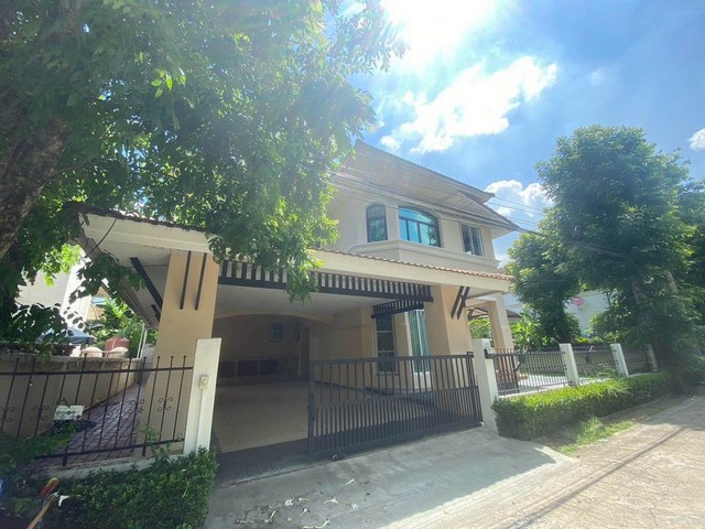 For RentHouseLadkrabang, Suwannaphum Airport : HR1538 2-story detached house for rent, Lalin Greenville Village, Rama 9 - On Nut, Suvarnabhumi, ready to move in.