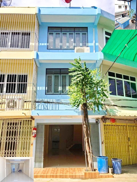 For RentTownhouseRama3 (Riverside),Satupadit : BTS Surasak townhouse for rent 3 floors 18sq.wa. 155sq.m. close to the edge has balcony 2A/C HomePro