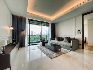 For RentCondoWitthayu, Chidlom, Langsuan, Ploenchit : 📢👇 Rare item big size unit for 1 bed at Sindhorn Tonson , The most luxury brand new project and  unit in prime area , timeless view of Lumpini park, peaceful and quiet , fully luxury modern decoration , ready to move in