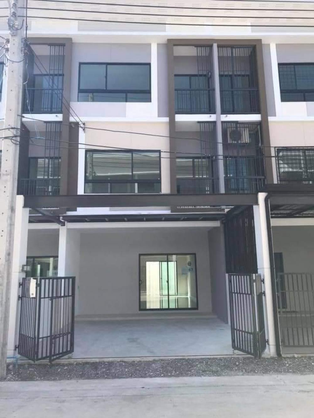 For RentTownhouseVipawadee, Don Mueang, Lak Si : For rent / sale 3-story townhome, Patio, Songprapa, Don Mueang.
