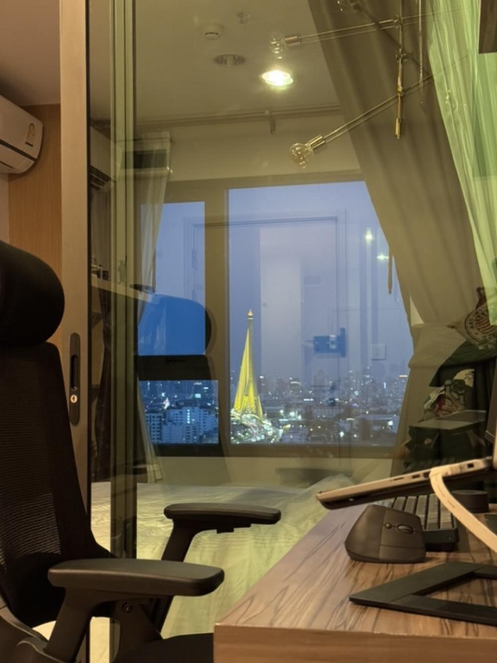 For SaleCondoPinklao, Charansanitwong : Selling!!! Life Pinklao, located right next to MRT (0 meters), near Siriraj Hospital and Central Pinklao. 1 bedroom (1 bed plus), beautiful room, excellent view overlooking Rama VIII Bridge and panoramic view of Bangkok!