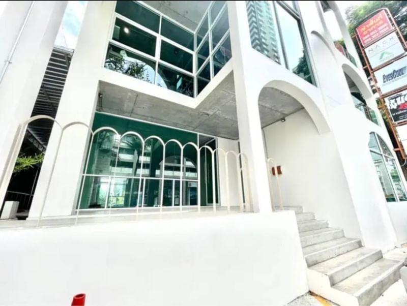For RentRetailChaengwatana, Muangthong : Single floor space for rent Just finished building Suitable for many businesses in the Pak Kret area, Nonthaburi.