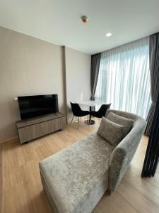 For RentCondoRama9, Petchburi, RCA : LLoyd Soonvijai Condo room for rent  near Bangkok hospital