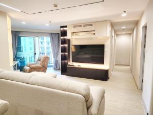 For RentCondoRama9, Petchburi, RCA : 6828😊 For RENT 3 bedrooms for rent 🚄 near MRT Rama 9 🏢 Belle Grand Rama 9 Belle Grand Rama 9 Area: 102.00 sq m. 💲 Rent: 75,000฿📞O99-5919653,065-9423251✅LineID: @sureresidence