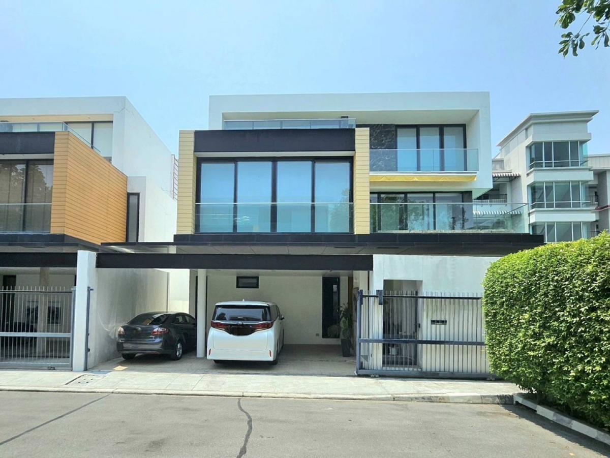 For SaleTownhouseYothinpattana,CDC : 🔥HOT DEAL🔥 15 Gates (Fifteen Gates) Ekkamai-Ramindra Luxury Class detached house project located in Soi Yothin Phatthana, behind CDC. Luxurious house, corner house, beautifully decorated, ready to move in, in a potential location. Electrical cables go int