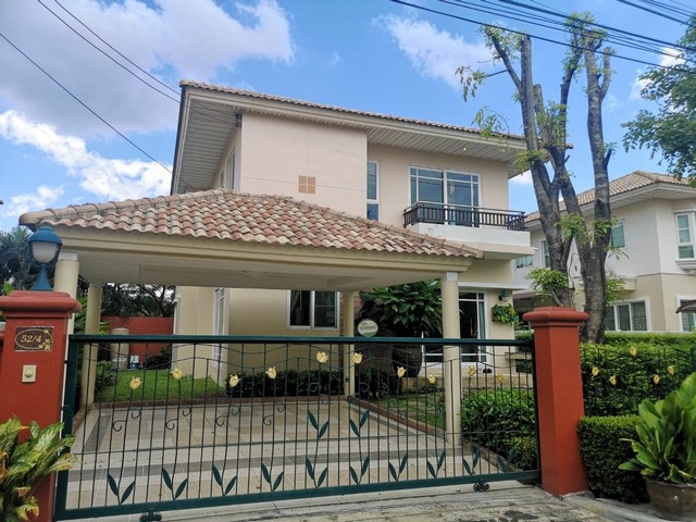 For RentHouseLadkrabang, Suwannaphum Airport : HR1549 2-story detached house for rent, Supalai Suan Luang Project, Chaloem Phrakiat Rama 9 Road, shady, suitable for living.